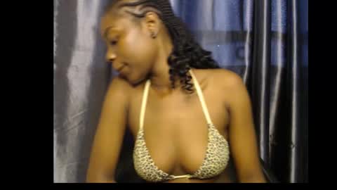 Snapshot of ebony_petitequeen chatting on September 2025 10:26:02 AM Ella online show from September 2025 10:26:02 AM