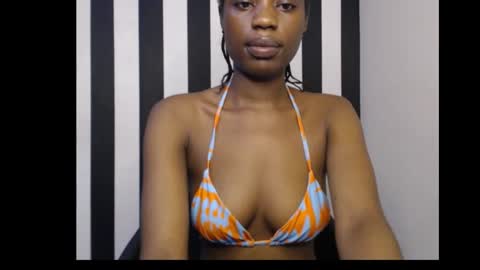 Snapshot of ebony_petitequeen chatting on October 2025 08:42:01 PM Ella online show from October 2025 08:42:01 PM