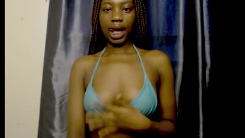 Snapshot of ebony_petitequeen chatting on October 2025 09:54:01 AM Ella online show from October 2025 09:54:01 AM