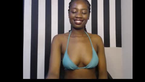 Snapshot of ebony_petitequeen chatting on October 2025 09:59:02 PM Ella online show from October 2025 09:59:02 PM