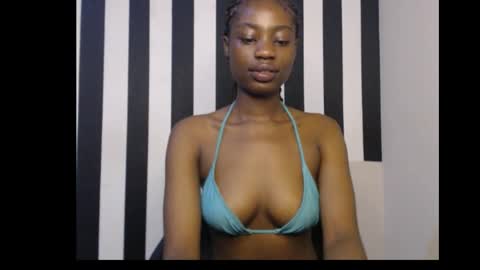 Snapshot of ebony_petitequeen chatting on October 2025 10:05:02 AM Ella online show from October 2025 10:05:02 AM
