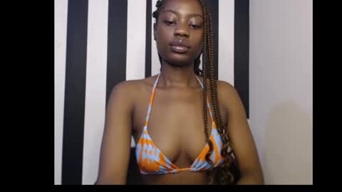 Snapshot of ebony_petitequeen chatting on October 2025 09:44:01 AM Ella online show from October 2025 09:44:01 AM