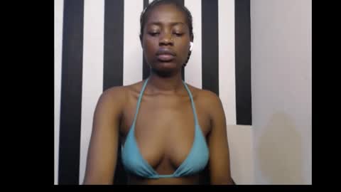 Snapshot of ebony_petitequeen chatting on December 2025 12:54:01 PM Ella online show from December 2025 12:54:01 PM