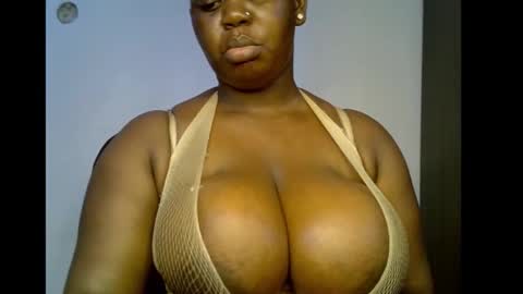 Snapshot of ebony_plumx12 chatting on December 2025 06:04:01 PM Prisy online show from December 2025 06:04:01 PM