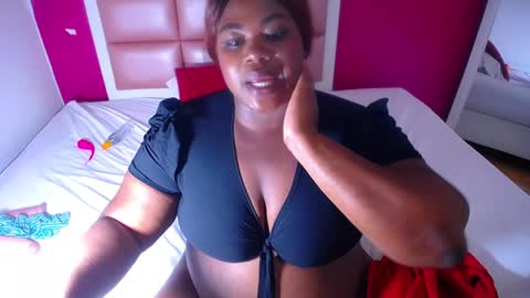 Snapshot of ebony_sugar_mommy chatting on February 2025 06:54:01 AM MILENA online show from February 2025 06:54:01 AM