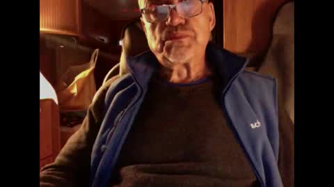 Snapshot of eddelmar chatting on January 2025 04:39:02 PM eddelmar online show from January 2025 04:39:02 PM