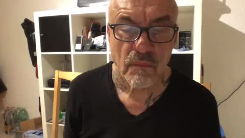 Snapshot of eddelmar chatting on January 2025 04:44:02 PM eddelmar online show from January 2025 04:44:02 PM