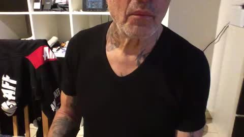 Snapshot of eddelmar chatting on February 2025 04:47:01 PM eddelmar online show from February 2025 04:47:01 PM