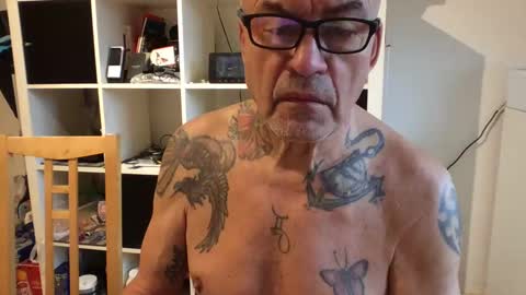 Snapshot of eddelmar chatting on February 2025 08:58:01 AM eddelmar online show from February 2025 08:58:01 AM