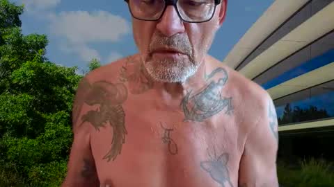 Snapshot of eddelmar chatting on October 2025 12:44:02 PM eddelmar online show from October 2025 12:44:02 PM