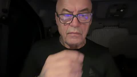 Snapshot of eddelmar chatting on December 2025 04:36:01 PM eddelmar online show from December 2025 04:36:01 PM