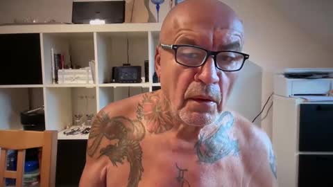 Snapshot of eddelmar chatting on January 2026 07:57:01 AM eddelmar online show from January 2026 07:57:01 AM