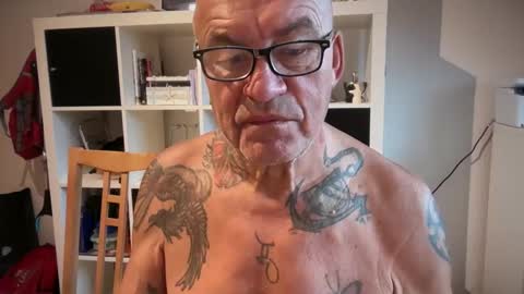 Snapshot of eddelmar chatting on January 2026 09:02:02 AM eddelmar online show from January 2026 09:02:02 AM