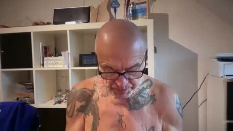 Snapshot of eddelmar chatting on February 2026 09:04:02 AM eddelmar online show from February 2026 09:04:02 AM