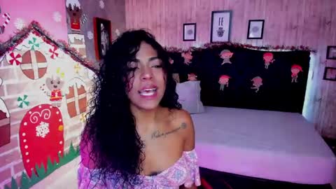 Snapshot of edelaine_rogers chatting on December 2024 06:11:01 PM ede online show from December 2024 06:11:01 PM