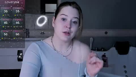 Snapshot of ednaadamse chatting on April 2026 08:15:01 AM ednaadamse online show from April 2026 08:15:01 AM