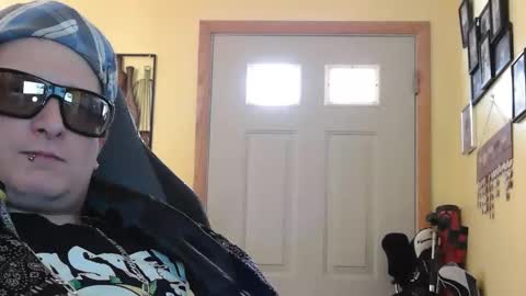 edwardaims_2please online show from December 2025 04:05:01 PM