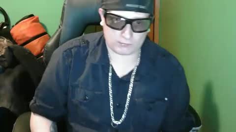 edwardaims_2please online show from April 2026 02:44:01 AM