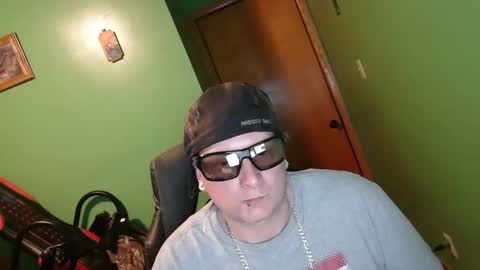 edwardaims_2please online show from April 2026 02:38:02 AM