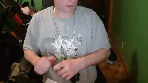 Snapshot of edwardaims_2please chatting on April 2026 03:04:02 AM edwardaims_2please online show from April 2026 03:04:02 AM