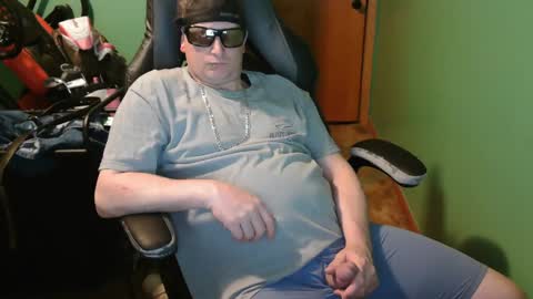 Snapshot of edwardaims_2please chatting on April 2026 02:18:01 AM edwardaims_2please online show from April 2026 02:18:01 AM