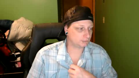 Snapshot of edwardaims_2please chatting on June 2026 02:24:02 AM edwardaims_2please online show from June 2026 02:24:02 AM