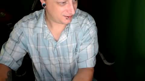 Snapshot of edwardaims_2please chatting on June 2026 02:21:02 PM edwardaims_2please online show from June 2026 02:21:02 PM
