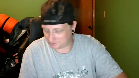 Snapshot of edwardaims_2please chatting on June 2026 02:33:02 AM edwardaims_2please online show from June 2026 02:33:02 AM