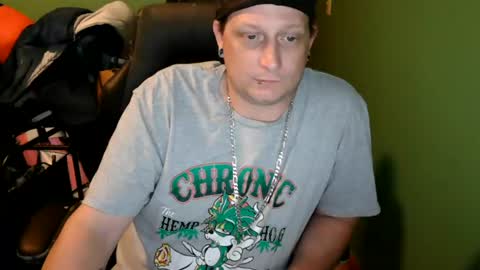 Snapshot of edwardaims_2please chatting on June 2026 03:05:02 AM edwardaims_2please online show from June 2026 03:05:02 AM