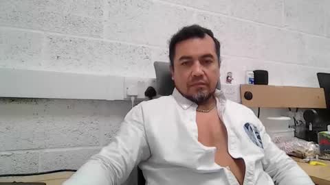 Snapshot of edwill13 chatting on February 2026 09:01:02 AM EdM online show from February 2026 09:01:02 AM