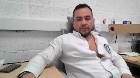 Snapshot of edwill13 chatting on February 2026 09:05:01 AM EdM online show from February 2026 09:05:01 AM