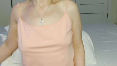 eelena4kiss online show from June 2026 10:54:02 PM