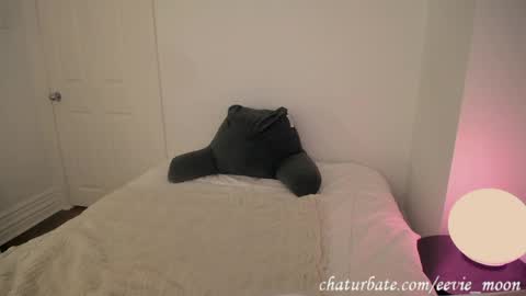 Snapshot of eevie_moon chatting on May 2026 05:47:02 AM eevie online show from May 2026 05:47:02 AM