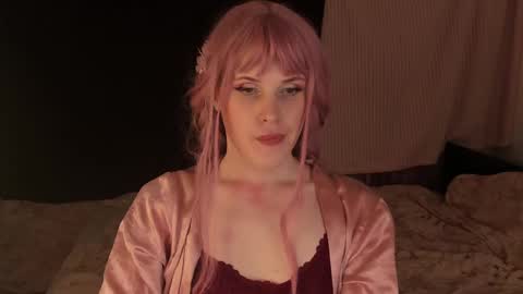 Snapshot of effiemur chatting on December 2024 06:42:02 PM Effie Mur online show from December 2024 06:42:02 PM