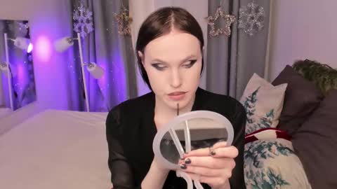 Snapshot of effiemur chatting on January 2026 08:43:01 PM Effie Mur online show from January 2026 08:43:01 PM