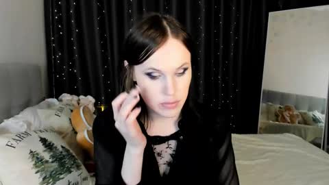 Snapshot of effiemur chatting on January 2026 08:47:01 PM Effie Mur online show from January 2026 08:47:01 PM