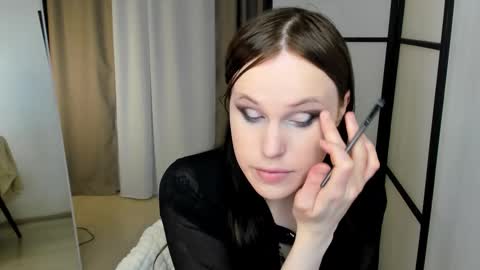 Snapshot of effiemur chatting on January 2026 08:51:02 PM Effie Mur online show from January 2026 08:51:02 PM