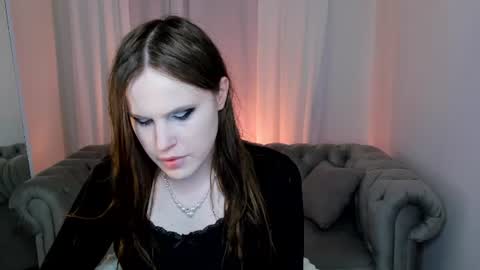 Effie Mur online show from June 2026 10:25:01 PM