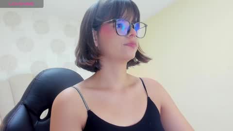  E F F Y  online show from December 2024 07:01:02 PM