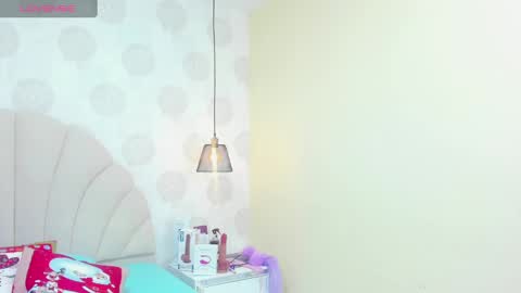  E F F Y  online show from January 2025 07:02:02 PM