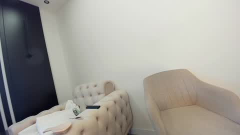 Snapshot of ehotlovea chatting on January 2025 05:10:01 AM Erik and Alice online show from January 2025 05:10:01 AM