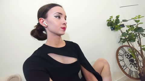 Snapshot of ehotlovea chatting on February 2025 05:07:02 AM Erik and Alice online show from February 2025 05:07:02 AM