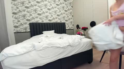 Snapshot of ehotlovea chatting on February 2025 06:20:02 AM Erik and Alice online show from February 2025 06:20:02 AM