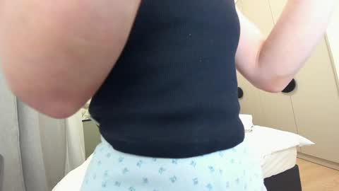 Snapshot of ehotlovea chatting on February 2025 02:37:02 AM Erik and Alice online show from February 2025 02:37:02 AM