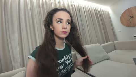 Snapshot of ehotlovea chatting on October 2025 06:10:01 AM Erik and Alice online show from October 2025 06:10:01 AM