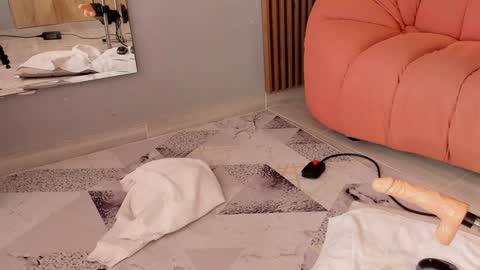 Eilin online show from December 2024 04:17:01 PM