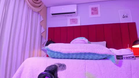 Eimy online show from September 2025 07:59:02 PM