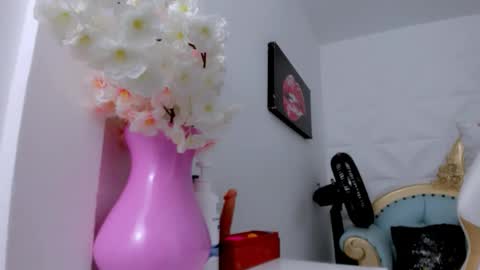 Snapshot of eimy_skinny chatting on January 2026 12:32:02 PM eimy online show from January 2026 12:32:02 PM