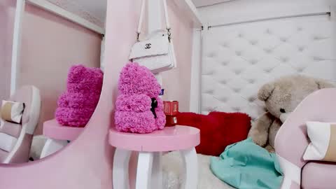 Snapshot of eimy_skinny chatting on February 2026 12:49:01 PM eimy online show from February 2026 12:49:01 PM