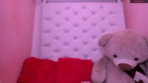 Snapshot of eimy_skinny chatting on April 2026 02:00:02 PM eimy online show from April 2026 02:00:02 PM